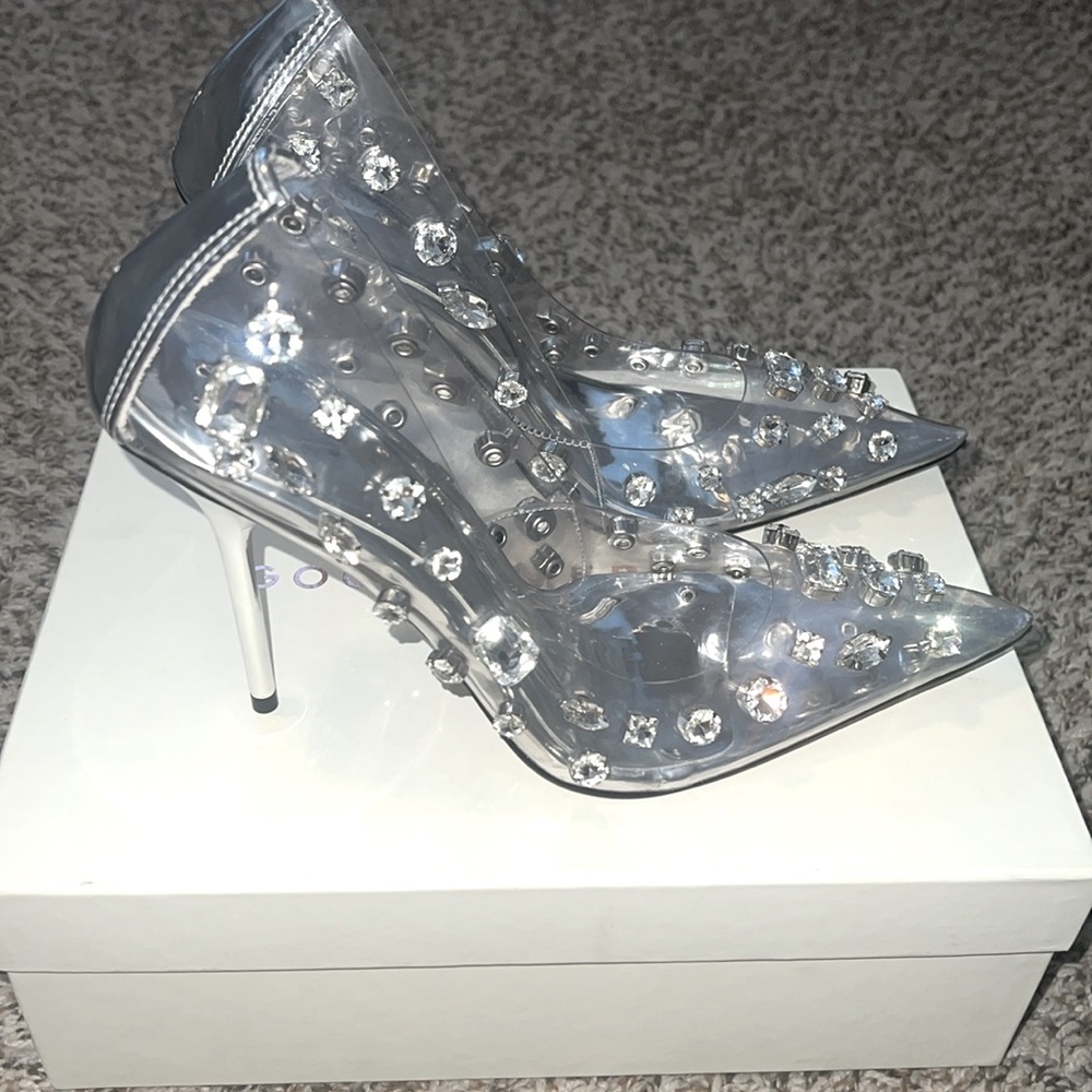 These Good American heels are the glitziest, glammest, hottest shoes yet. - Picture 3 of 10